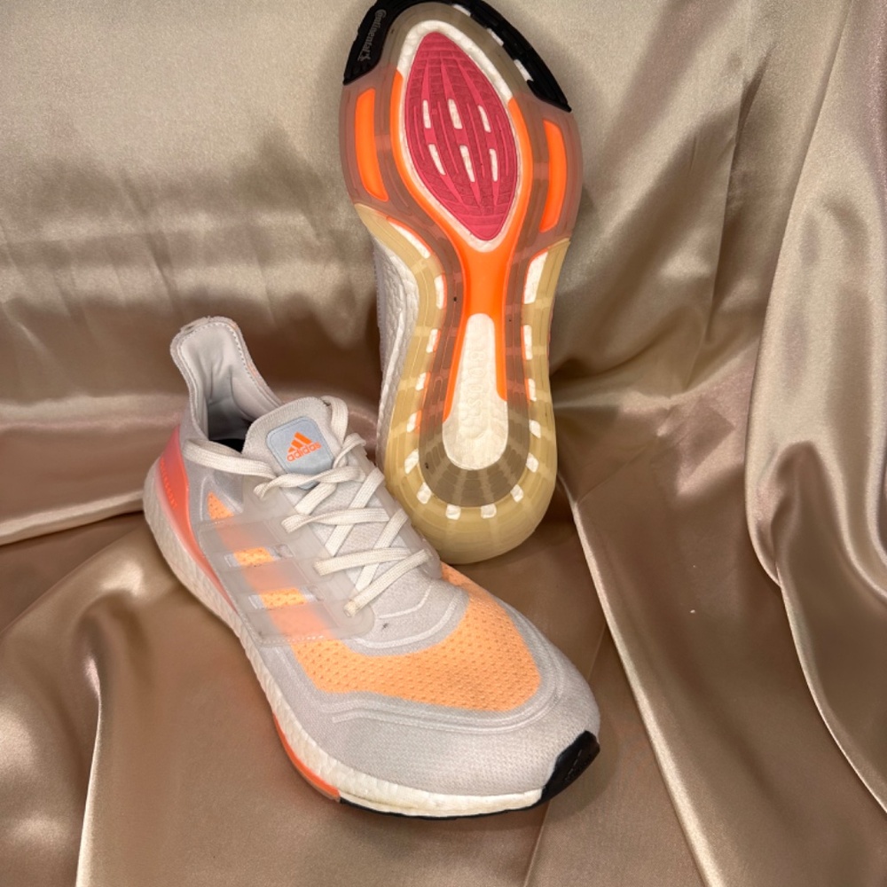 Women’s Adidas Ultraboost Running Shoes - Picture 3 of 4